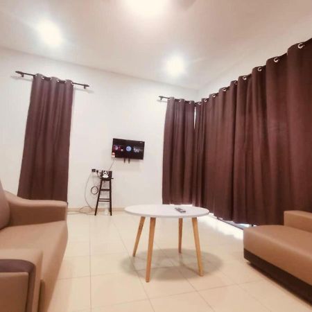 Oyo Homes 90524 D'J Pegaso Serom Homestay Muar Bagian luar foto