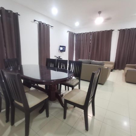 Oyo Homes 90524 D'J Pegaso Serom Homestay Muar Bagian luar foto