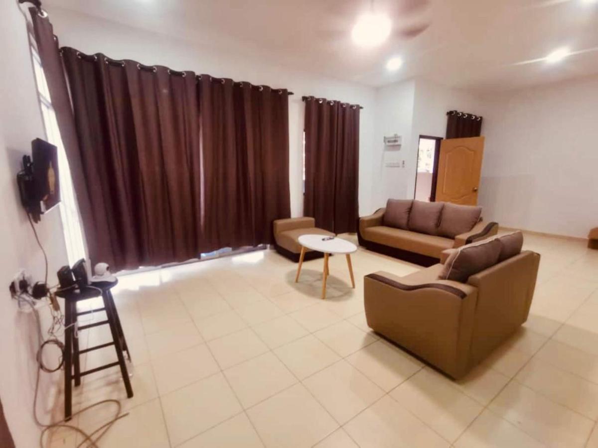 Oyo Homes 90524 D'J Pegaso Serom Homestay Muar Bagian luar foto