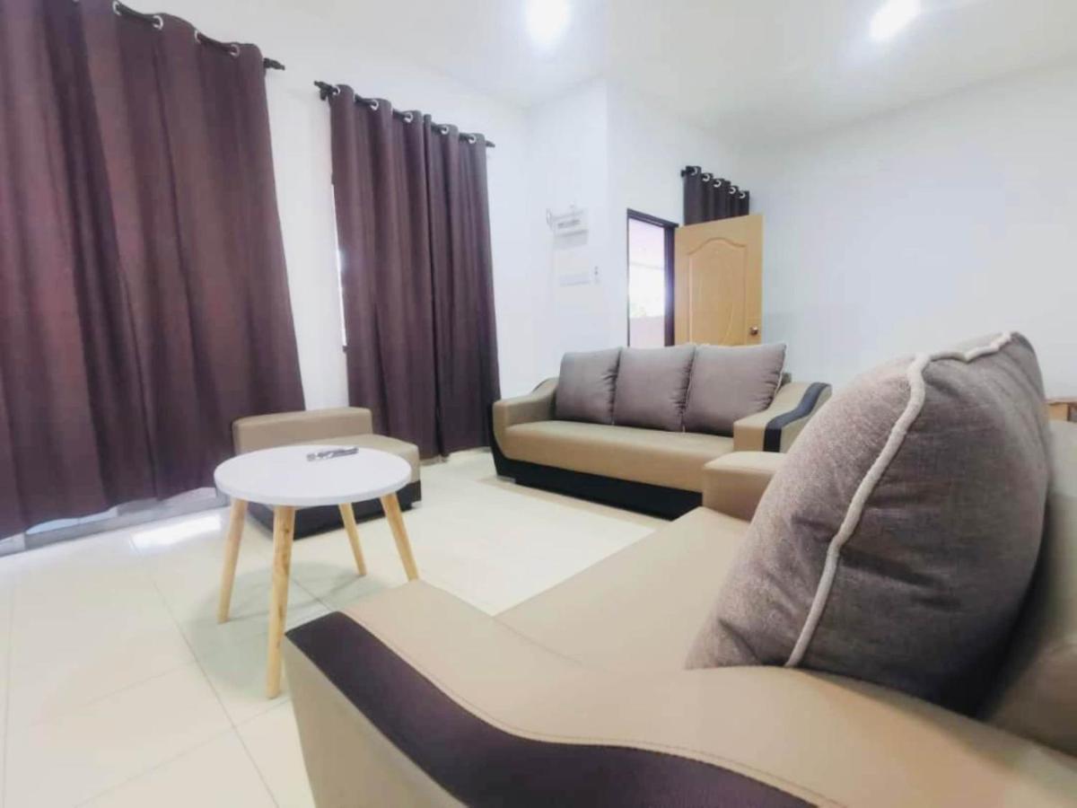 Oyo Homes 90524 D'J Pegaso Serom Homestay Muar Bagian luar foto