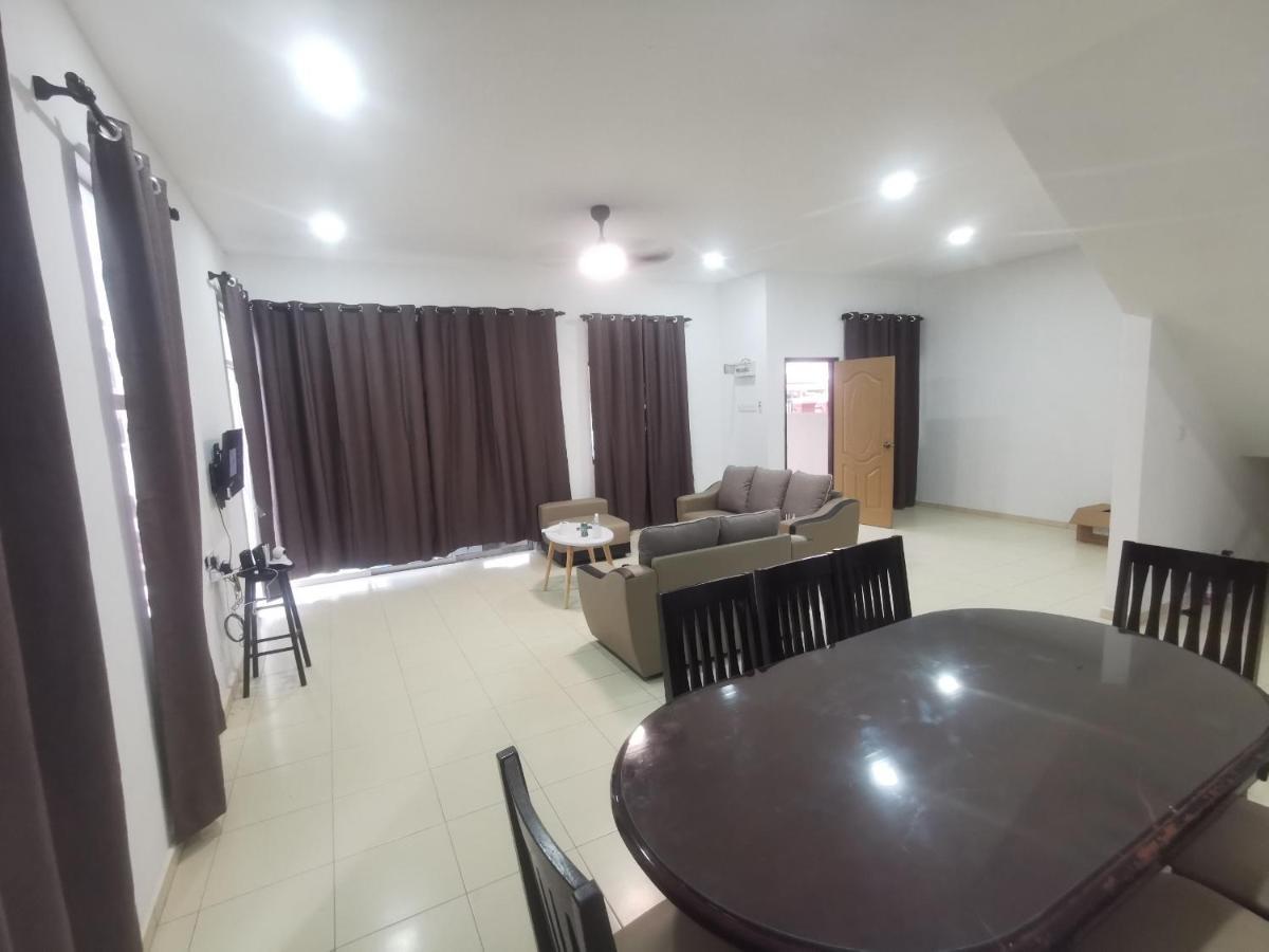 Oyo Homes 90524 D'J Pegaso Serom Homestay Muar Bagian luar foto