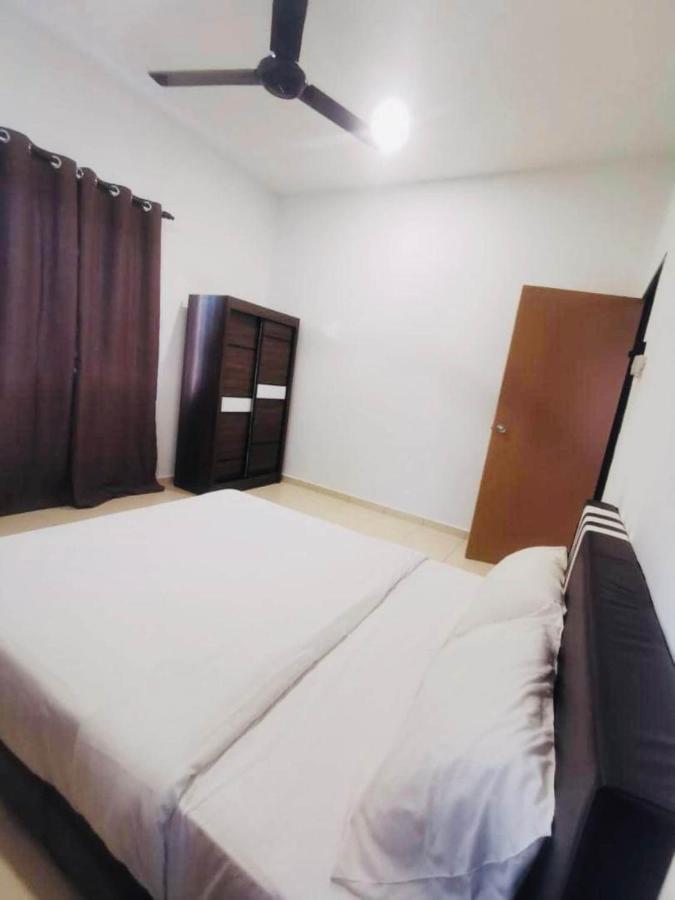 Oyo Homes 90524 D'J Pegaso Serom Homestay Muar Bagian luar foto