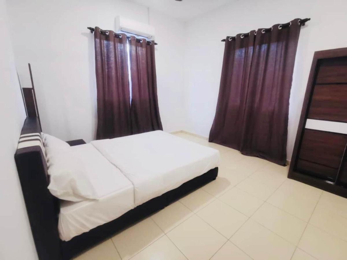 Oyo Homes 90524 D'J Pegaso Serom Homestay Muar Bagian luar foto