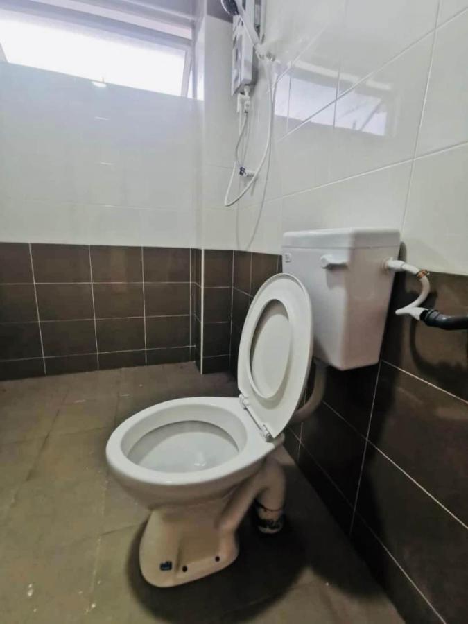 Oyo Homes 90524 D'J Pegaso Serom Homestay Muar Bagian luar foto