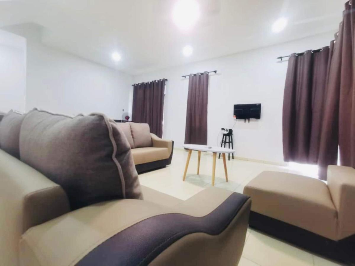 Oyo Homes 90524 D'J Pegaso Serom Homestay Muar Bagian luar foto