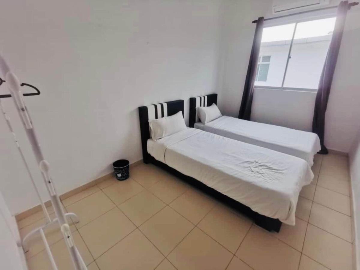 Oyo Homes 90524 D'J Pegaso Serom Homestay Muar Bagian luar foto