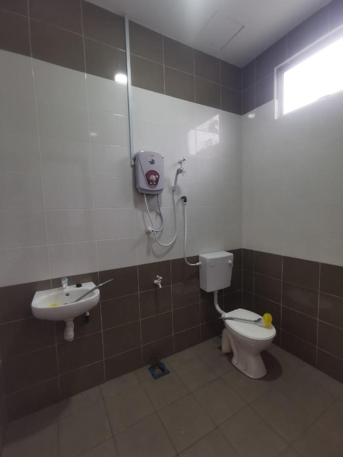 Oyo Homes 90524 D'J Pegaso Serom Homestay Muar Bagian luar foto