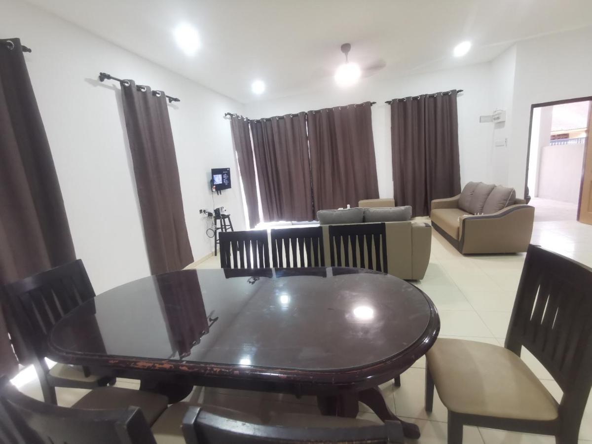 Oyo Homes 90524 D'J Pegaso Serom Homestay Muar Bagian luar foto