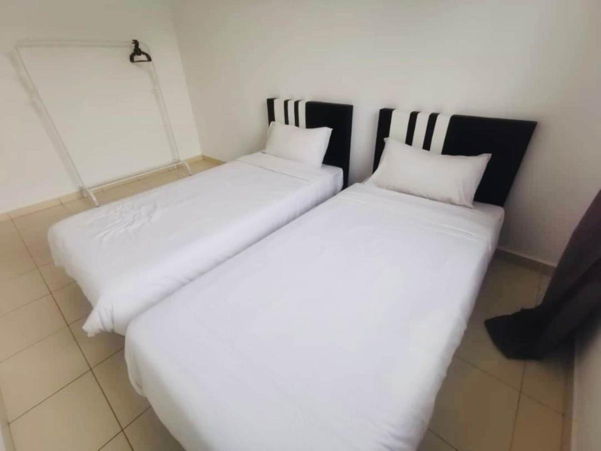 Oyo Homes 90524 D'J Pegaso Serom Homestay Muar Bagian luar foto