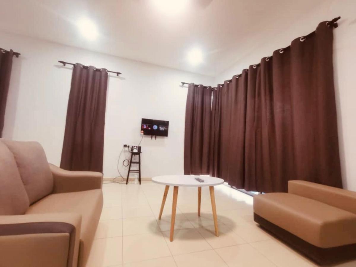 Oyo Homes 90524 D'J Pegaso Serom Homestay Muar Bagian luar foto