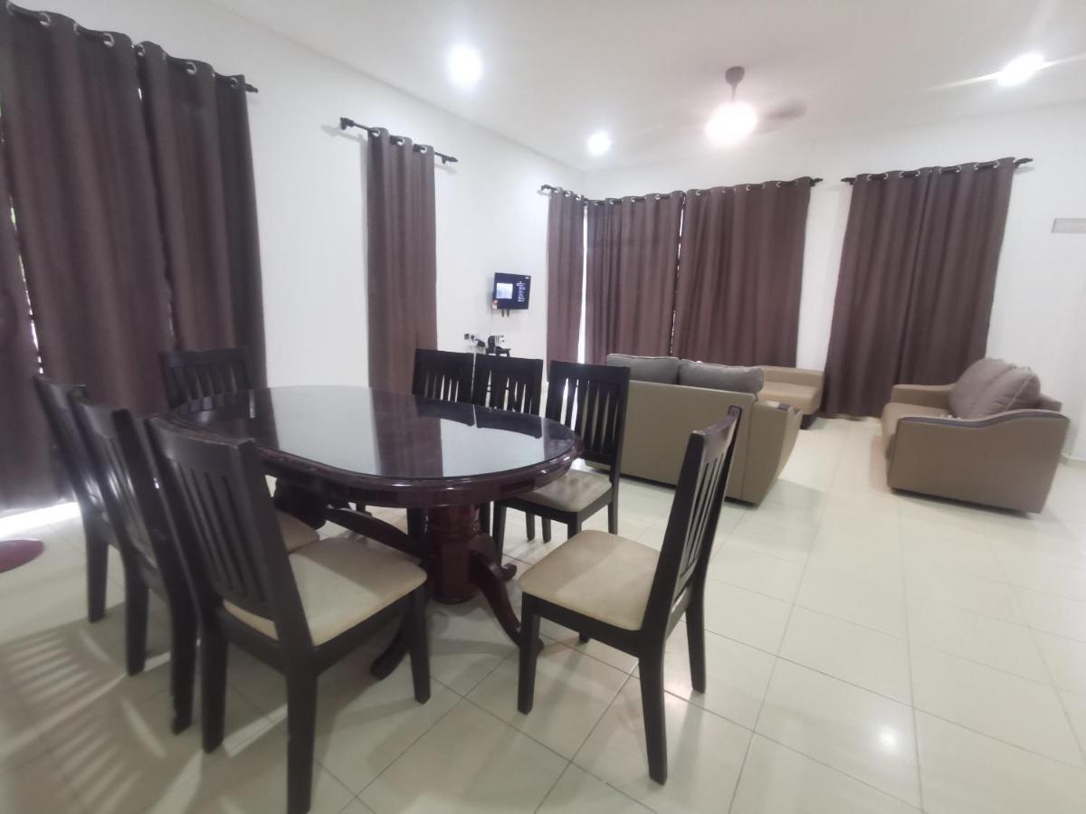 Oyo Homes 90524 D'J Pegaso Serom Homestay Muar Bagian luar foto