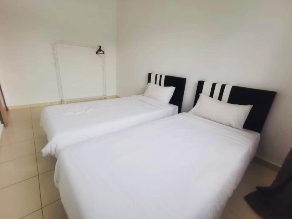 Oyo Homes 90524 D'J Pegaso Serom Homestay Muar Bagian luar foto