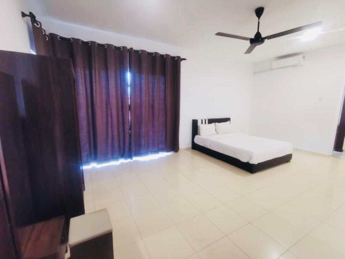 Oyo Homes 90524 D'J Pegaso Serom Homestay Muar Bagian luar foto
