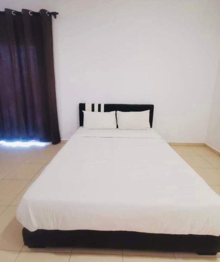 Oyo Homes 90524 D'J Pegaso Serom Homestay Muar Bagian luar foto
